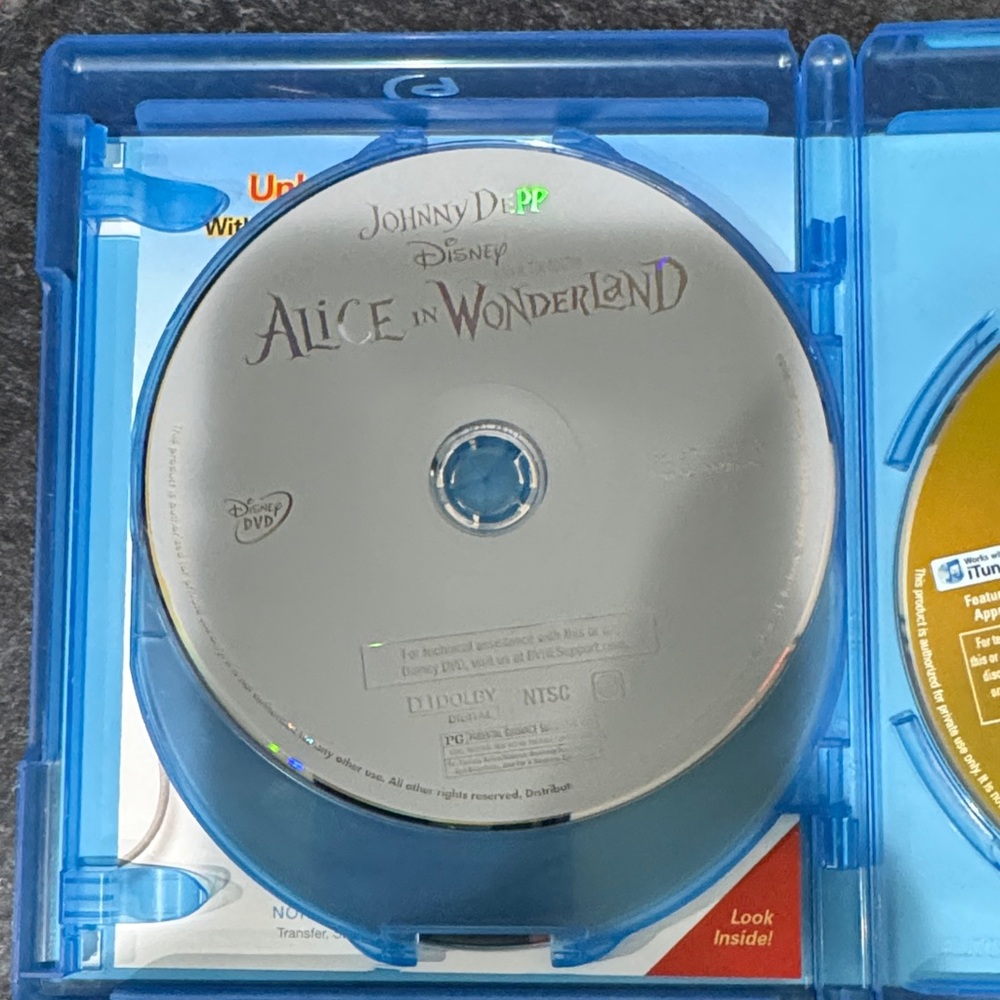 Disney Alice in Wonderland Blu-ray /DVD /Digital copy - Picture 5 of 8